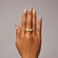 Silly Smiles -Nail Shop GAM241 SillySmiles hand2