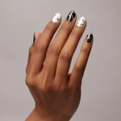 Dark N' Stormy -Nail Shop GAM319 BlackberryGlaze Hand