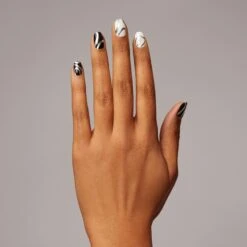 Dark N' Stormy -Nail Shop GAM319 DarkNStormy Hand