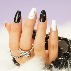 Blanc And Noir 7 Blanc And Noir -Nail Shop PO488 BlancandNoir Lifestyle