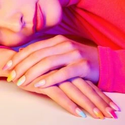 Happy Medium 13 Happy Medium -Nail Shop PO85 HappyMedium Lifestyle1 FINAL 1