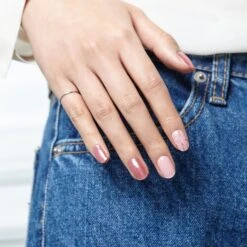 Rose Petal -Nail Shop ZMA050 RosePetal Lifestyle1 06e006cb 7178 4e36 a887 5646e148bc58